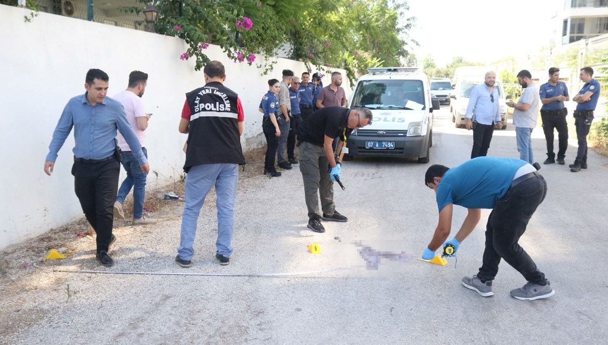 Antalya'da kadın cinayeti: Kız arkadaşını sokak ortasında öldürdü