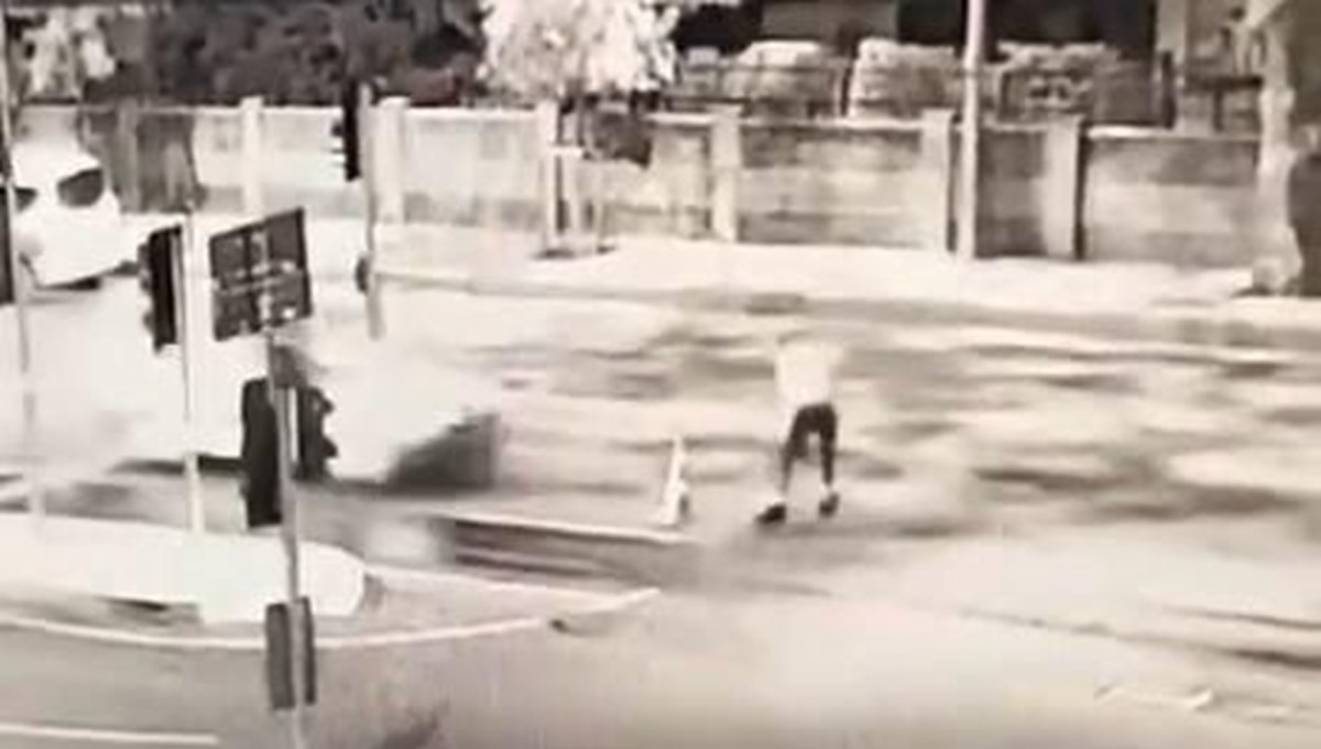 Ümraniye'de polise çarpıp kaçan sürücü kamerada Ümraniye'de polise çarpıp kaçan sürücü kamerada