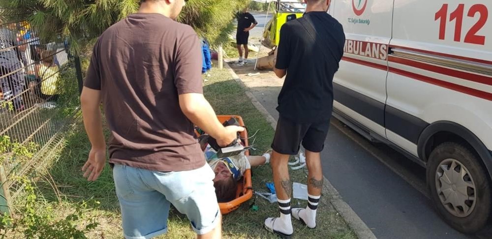 Safari aracı takla attı, yolcular yola savruldu: 1 ölü, 15 yaralı - 4