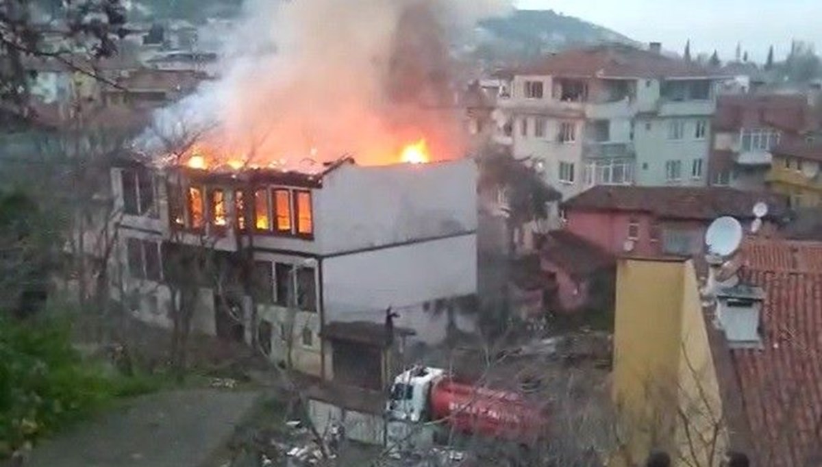 Bursa’da tarihi konaklar bir bir yanıyor Bursa’da tarihi konaklar bir bir yanıyor