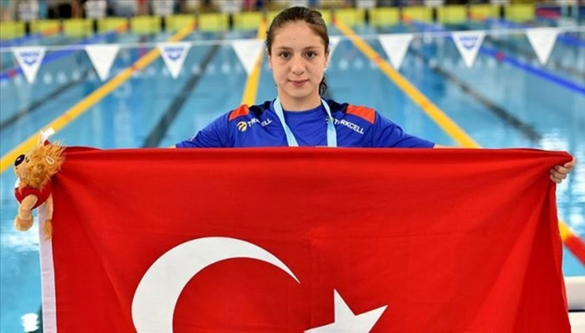 SON DAKİKA HABERİ: Milli yüzücü Merve Tuncel dünya gençler rekorunu kırdı