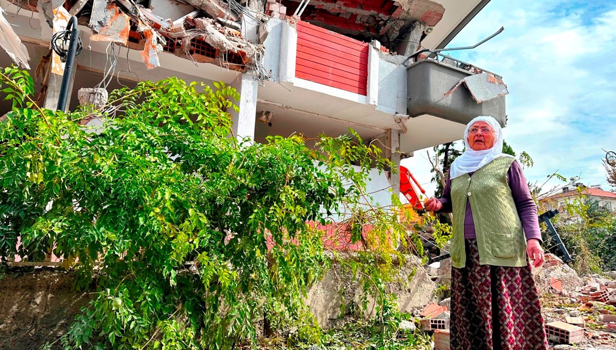 4 yıl sonra yeniden görmeye başlayan kadın: “Enkazları görünce içim parçalandı” 4 yıl sonra yeniden görmeye başlayan kadın: “Enkazları görünce içim parçalandı”