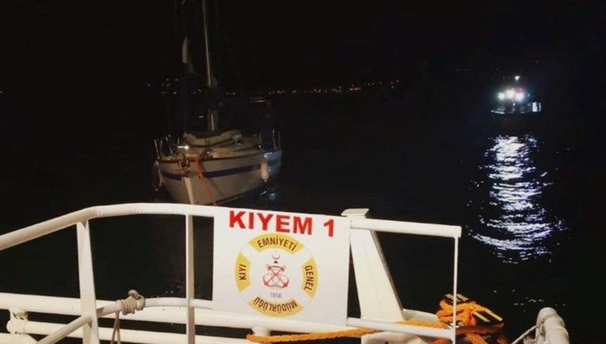 Çanakkale Boğazı’nda sürüklenen tekne kurtarıldı Çanakkale Boğazı’nda sürüklenen tekne kurtarıldı