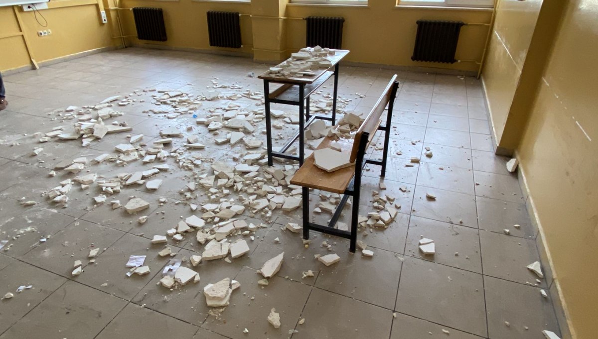 Ders sırasında sıva düştü: 7 öğrenci yaralı Ders sırasında sıva düştü: 7 öğrenci yaralı