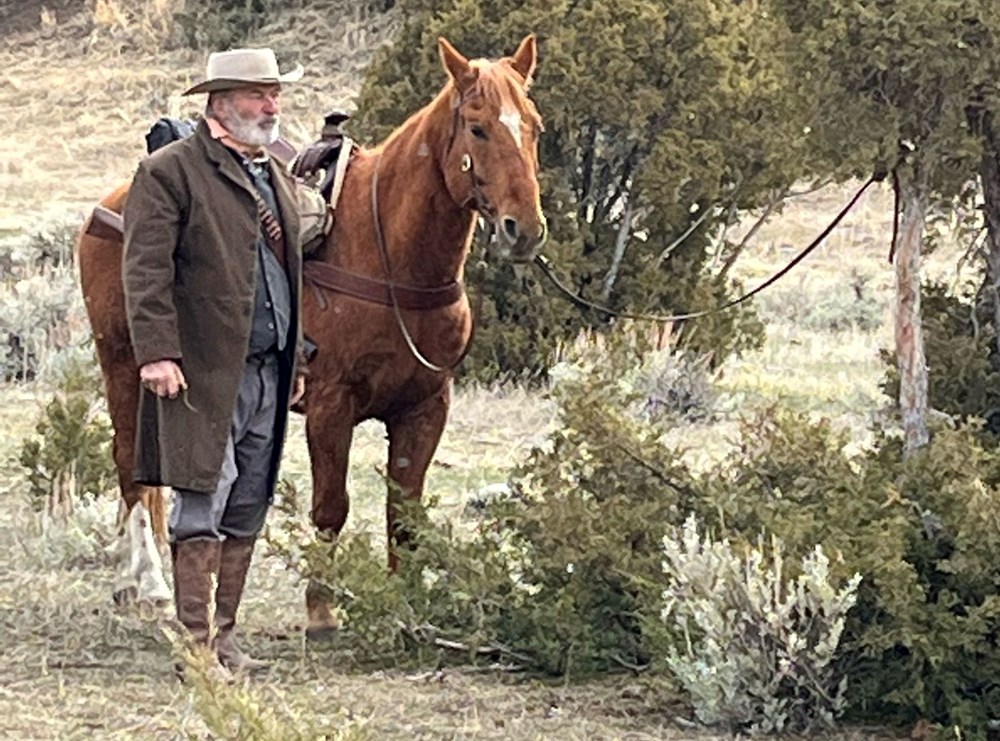 Ölümlü kaza sonrası Alec Baldwin yeniden "Rust" filmi setinde - 4