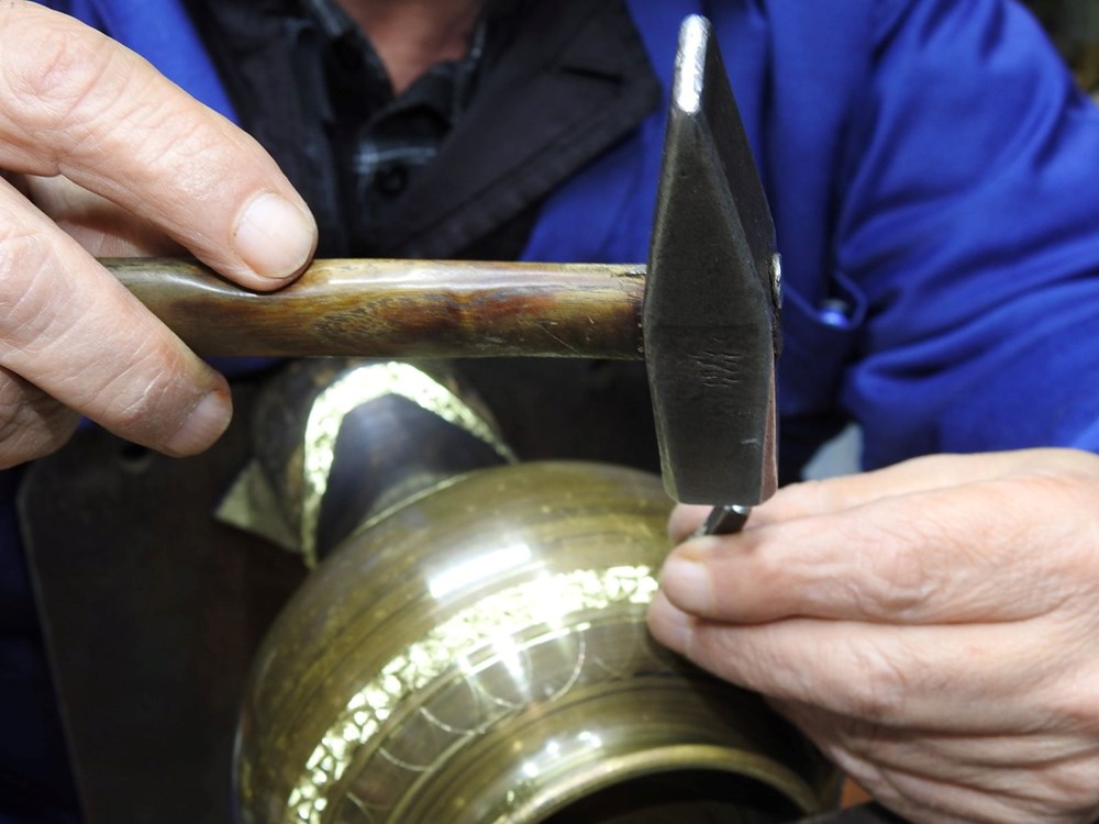 60 yaşında hala bakır sesleri ortasında: Mesleğini 50 yıldır sürdürüyor 74 Rp ZP9eMqEmV6seo 7QTQ