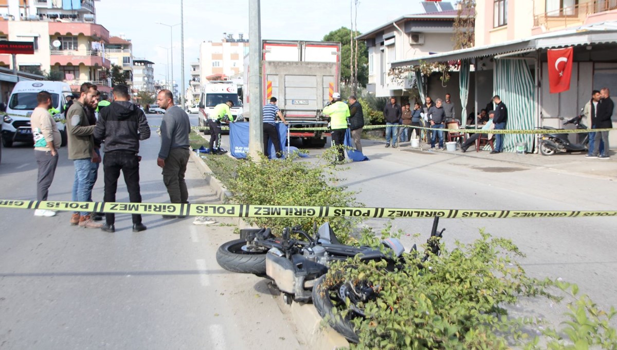 Antalya’da iki motosiklet çarpıştı: 1 ölü, 1 ağır yaralı