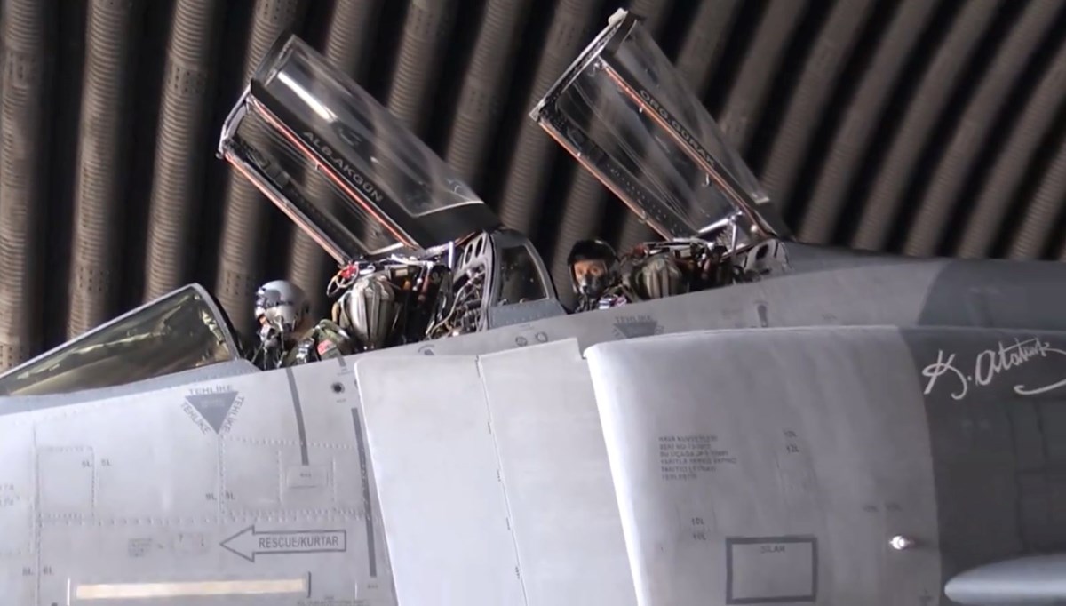 Genelkurmay Başkanı F-4 kokpitinde Genelkurmay Başkanı F-4 kokpitinde