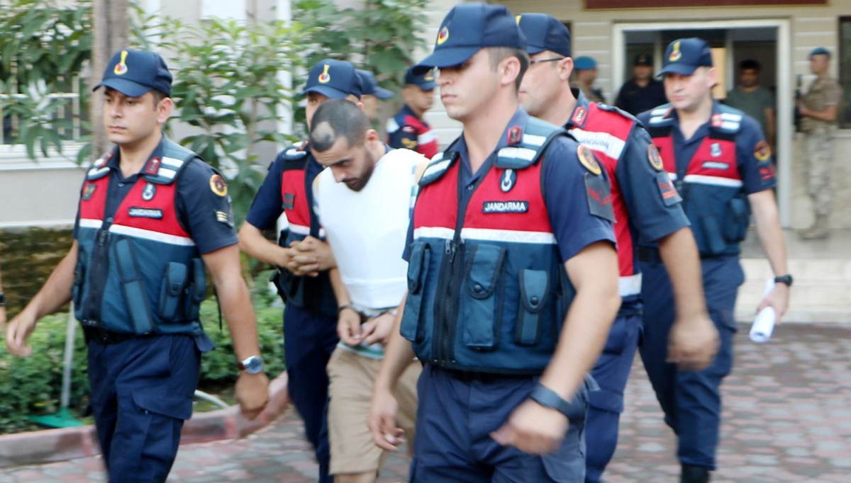 Dövizciyi boğazını kesip öldüren sanığa ağırlaştırılmış müebbet Dövizciyi boğazını kesip öldüren sanığa ağırlaştırılmış müebbet