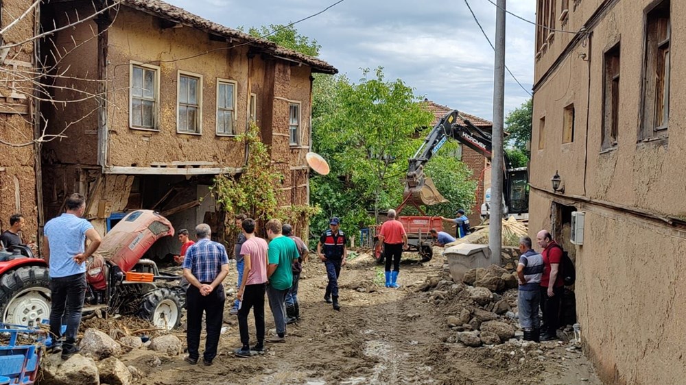 İşçilerin kaldığı 80 çadırı su bastı - 9