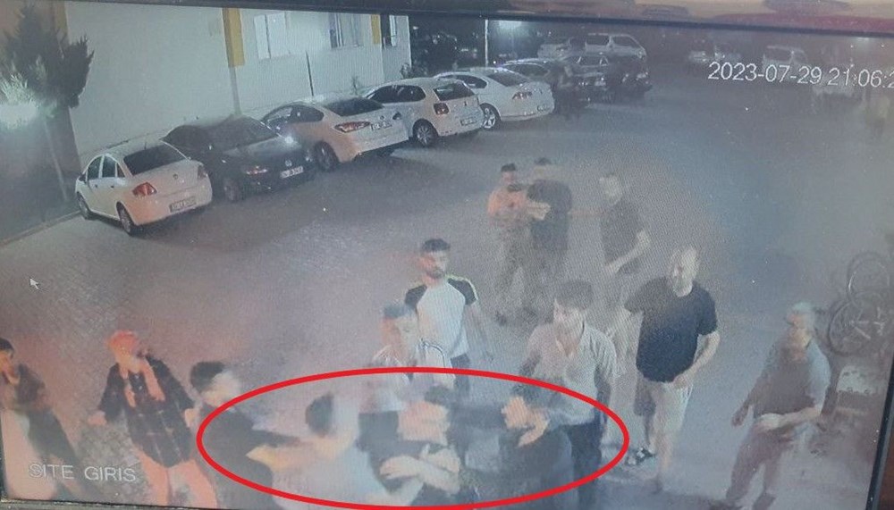 Kirayı 10 bin liraya çıkarmayan kiracıya site önünde saldırı - 3