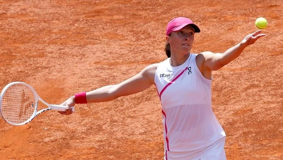 Roland Garros'ta Swiatek, üst üste 3. kez şampiyonluk için korta çıkacak Roland Garros'ta Swiatek, üst üste 3. kez şampiyonluk için korta çıkacak