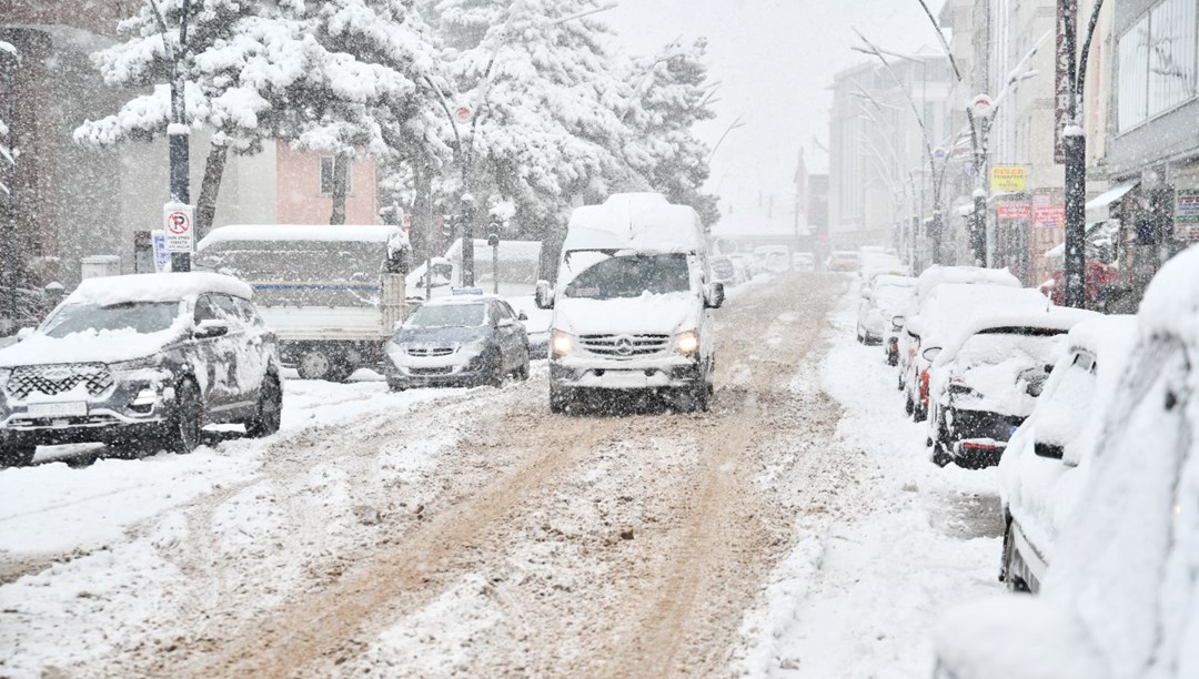 Yarın okullar tatil mi? Kar etkisini artırdı, eğitime bir gün daha ara verildi (26 Kasım 2024 Salı günü kar tatili olan iller)
