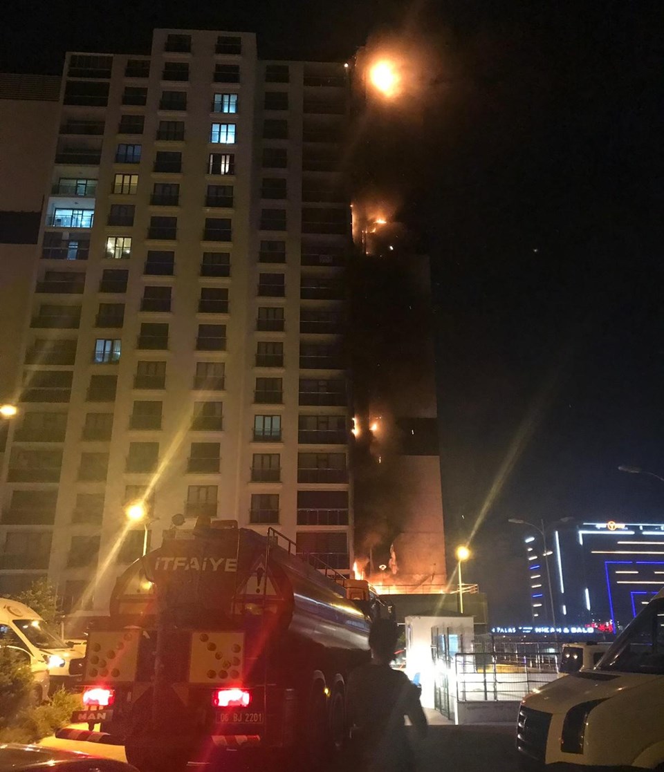 SON DAKİKA: Ankara'da 16 katlı binada yangın - 1