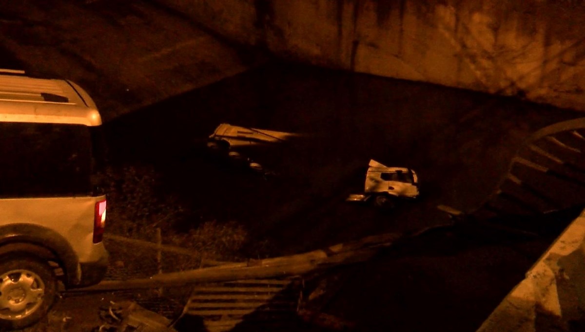 Hafriyat kamyonu dereye uçtu: 3 yaralı