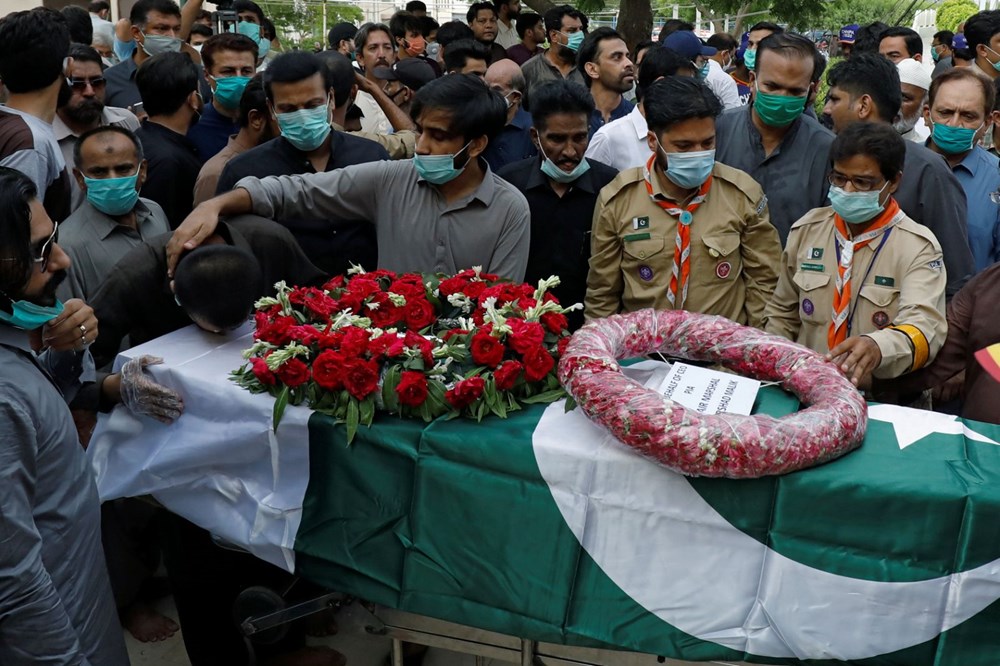 Pakistan uçağını corona virüs muhabbeti düşürdü - 6