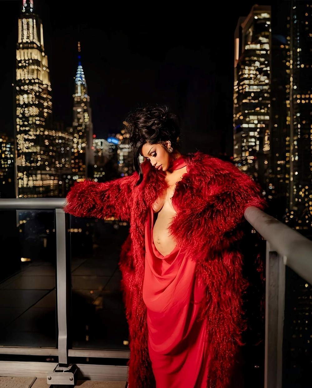 Üçüncü kez anne olmaya hazırlanan Cardi B'den karnı burnunda yeni poz - 3