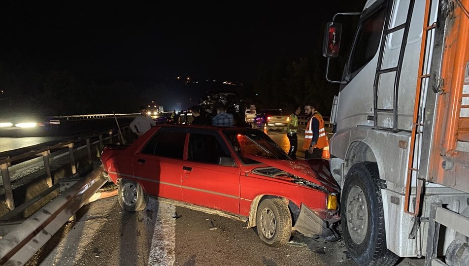 TEM'de zincirleme kaza: 5 yaralı