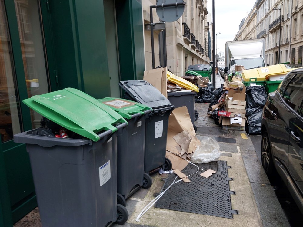 Paris'te binlerce ton çöp birikti: Mezarda emeklilik istemiyoruz - 9