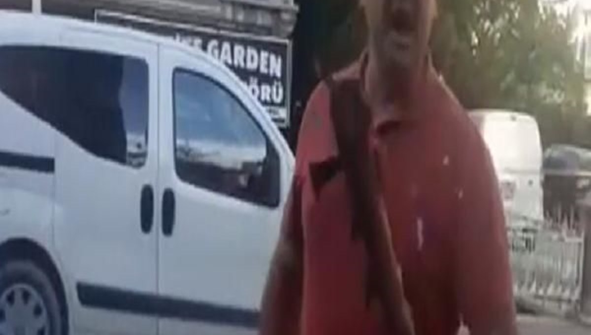 Sokak köpeğini besleyen hayvansevere sopalı tehdit