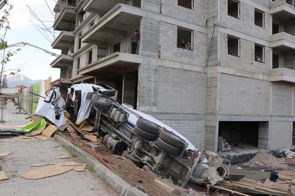 Beton mikseri dehşeti: Araçları önüne kattı, caddeyi savaş alanına çevirdi 74 RxcgjhtKhU2Mldp