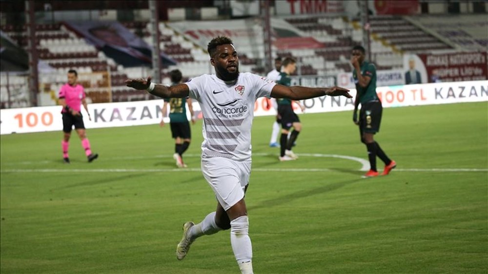 Aaron Boupendza hayatını kaybetti: 11. kattan düştü - 4
