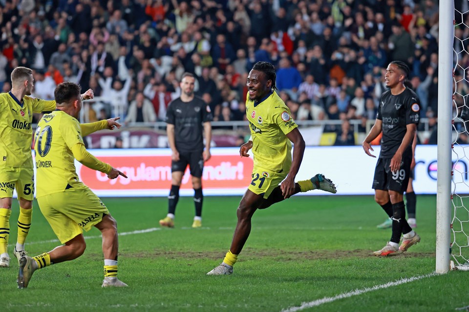 Şampiyonluk yarışı veren Fenerbahçe, Hatayspor'u 2 golle geçti - 1