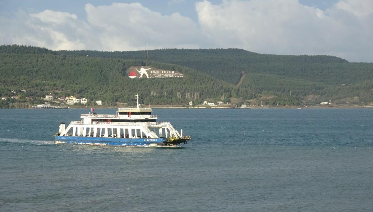 Gökçeada ve Bozcaada feribot seferlerine fırtına engeli