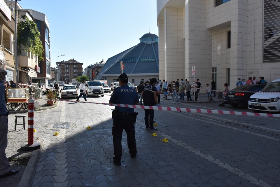 Samsun'da belediye önünde silahlı saldırı: 1 ölü - 2