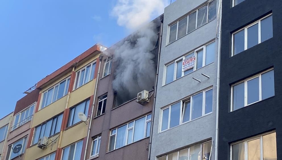 Kadıköy’de 6 katlı binada yangın paniği