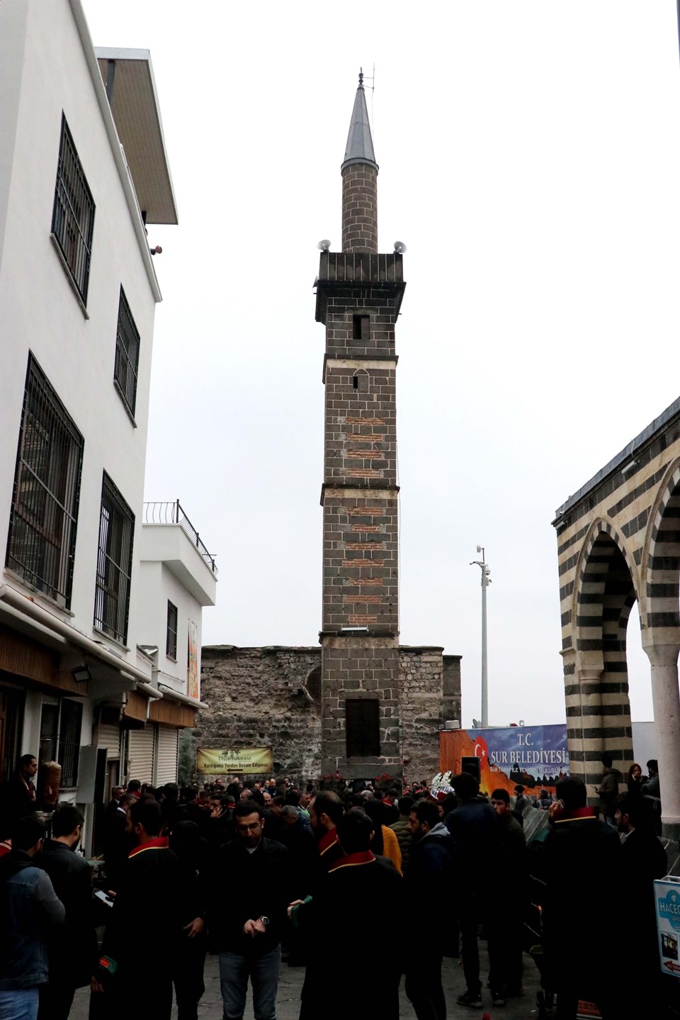 Diyarbakır'da Tahir Elçi karanfillerle anıldı - 1