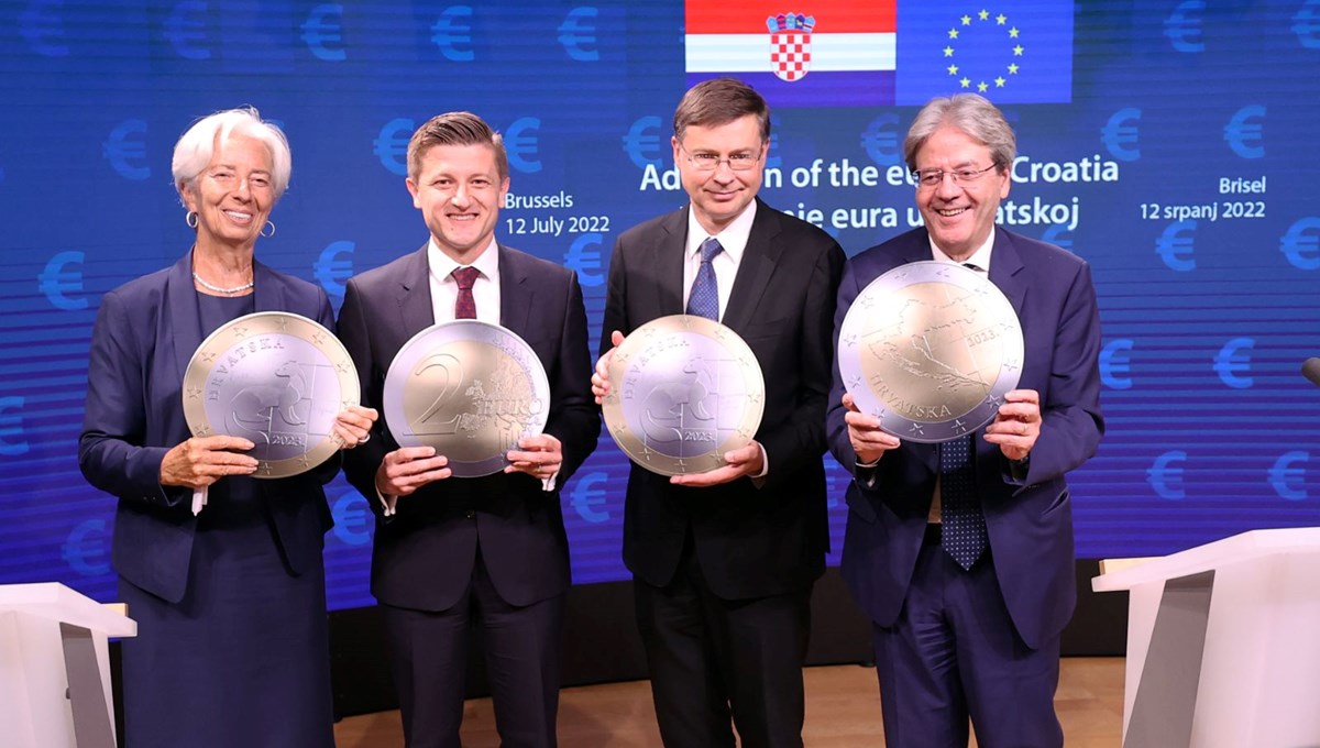 Hırvatistan resmen Euro Bölgesi'ne katıldı