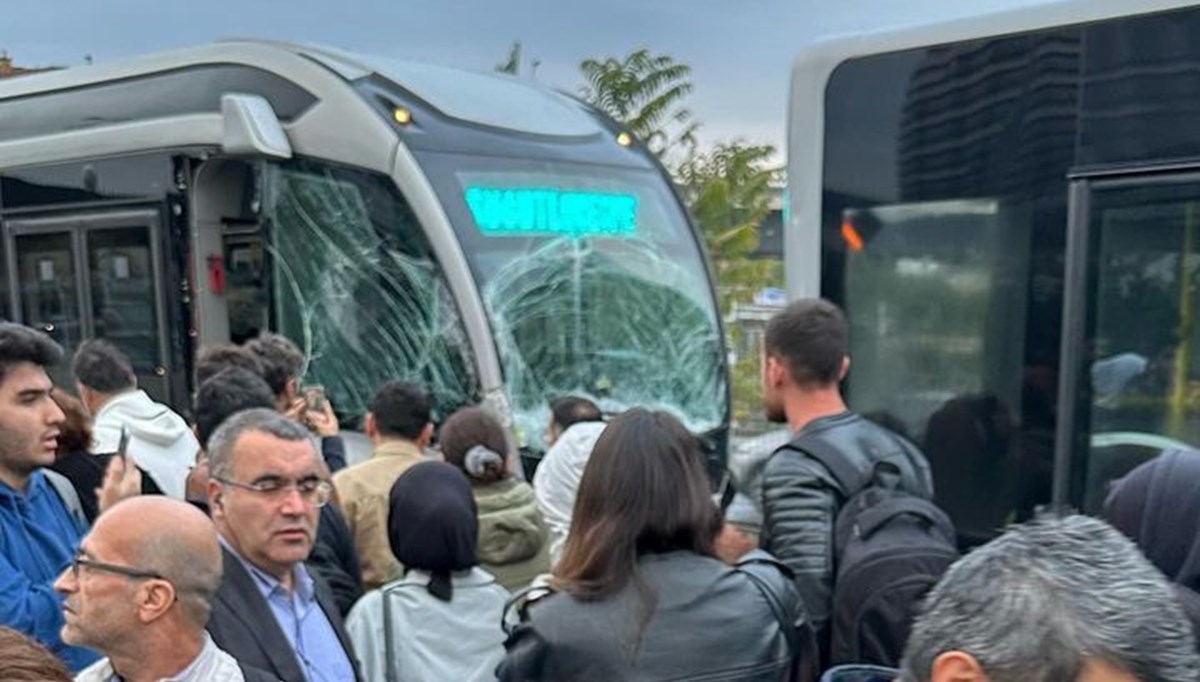 Uzunçayır’da metrobüsler çarpıştı: 3 yaralı