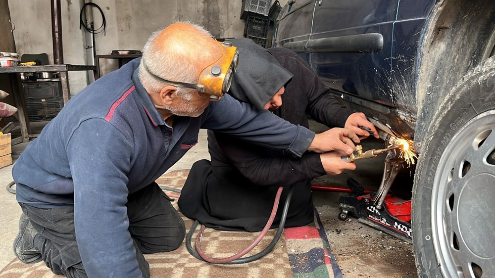 40 yıllık eşinin dağ gibi arkasında durdu: Sanayinin tek kadın çırağı - 3