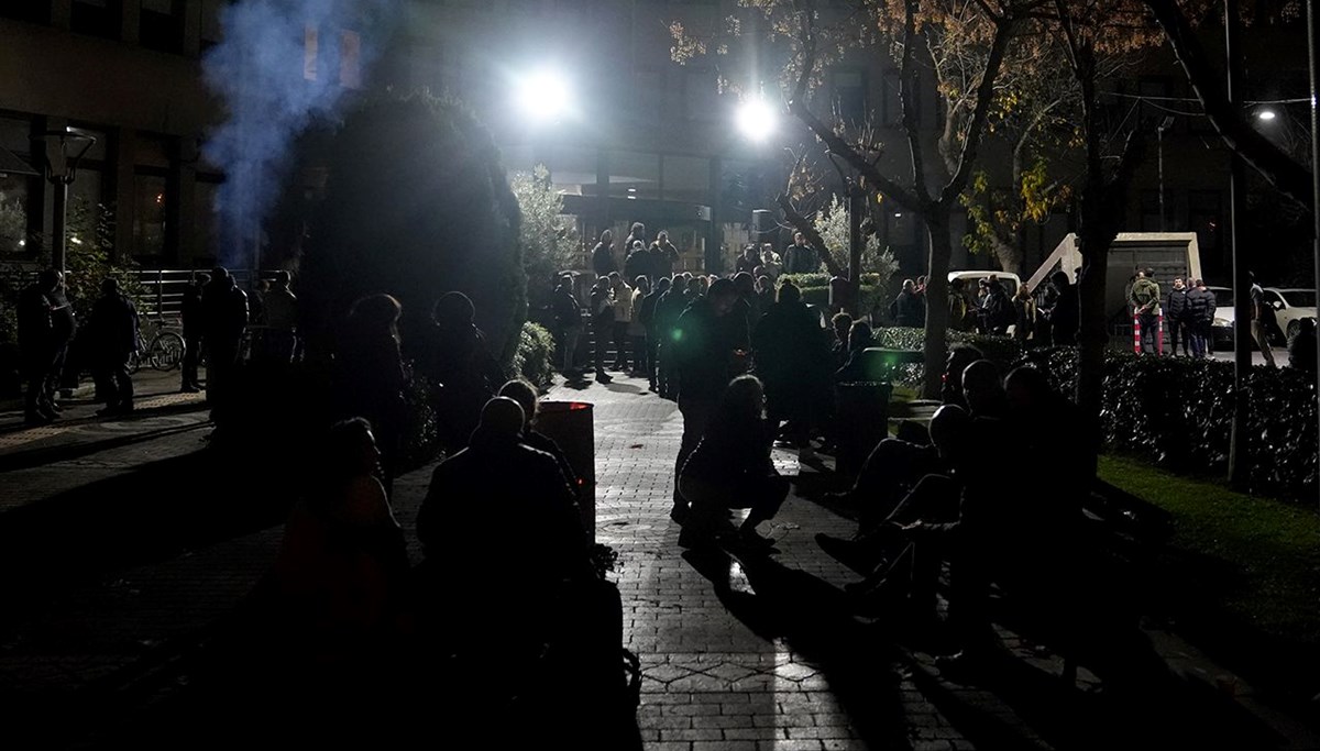 Kadıköy Belediyesi işçilerinin grevi 1 dakika sürdü Kadıköy Belediyesi işçilerinin grevi 1 dakika sürdü
