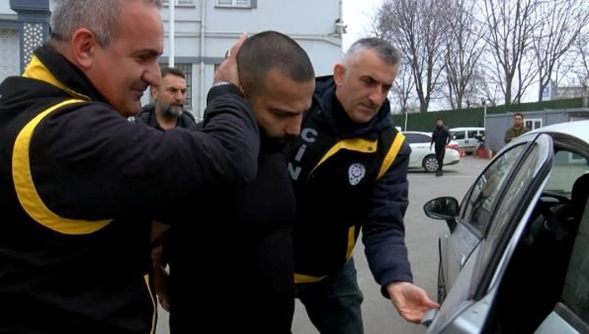 Oğlunun başı kesilerek öldürüldüğünü duruşmada öğrendi: Anne felç, kardeşi kalp krizi geçirdi Oğlunun başı kesilerek öldürüldüğünü duruşmada öğrendi: Anne felç, kardeşi kalp krizi geçirdi