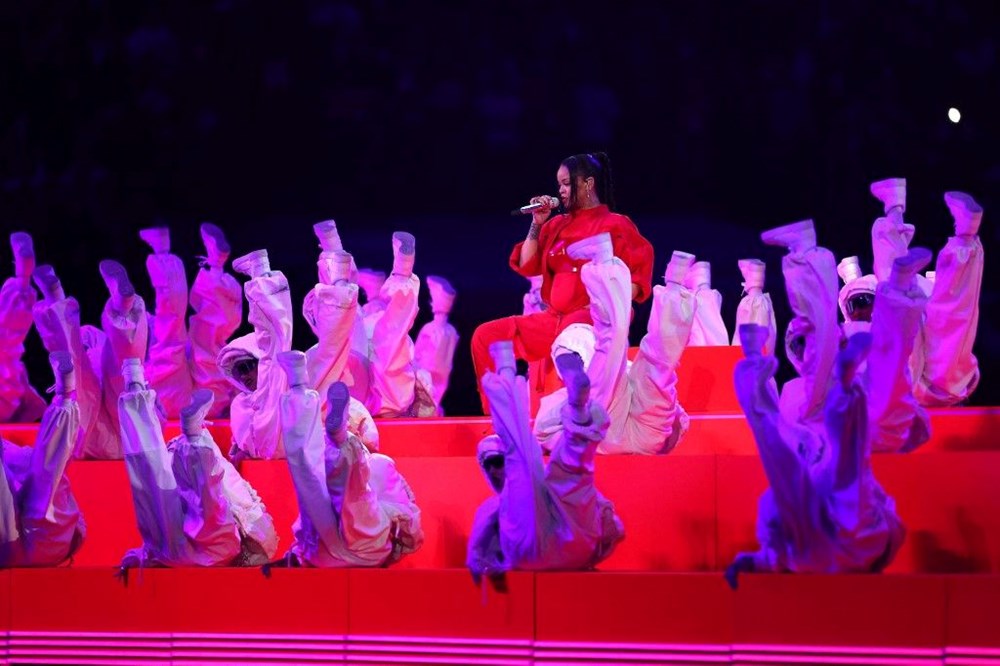 Rihanna ikinci çocuğuna hamile! Superbowl devre arası şovunda açıkladı - 4