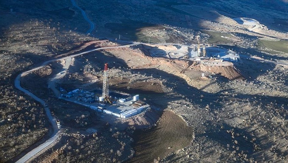 NTV ekibi yeni keşfedilen Gabar petrol sahasında NTV ekibi yeni keşfedilen Gabar petrol sahasında