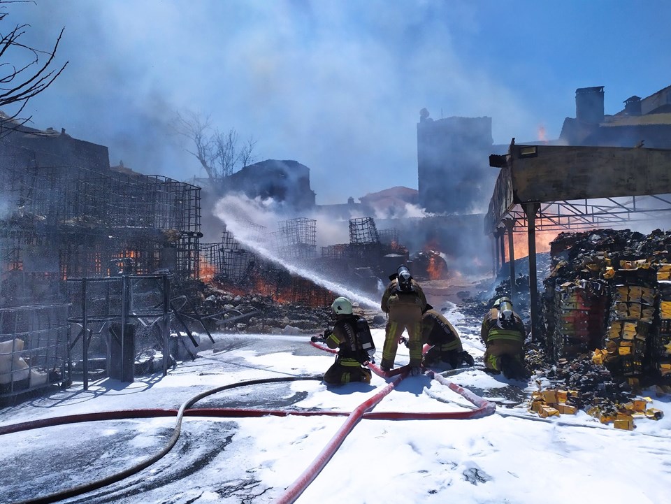 SON DAKİKA HABERİ: Kumkapı'da Emniyet'in deposunda yangın - 1