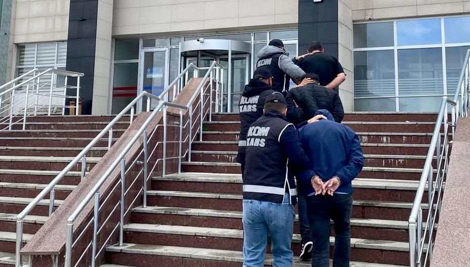 Kars'ta yasa dışı silah ticareti operasyonu