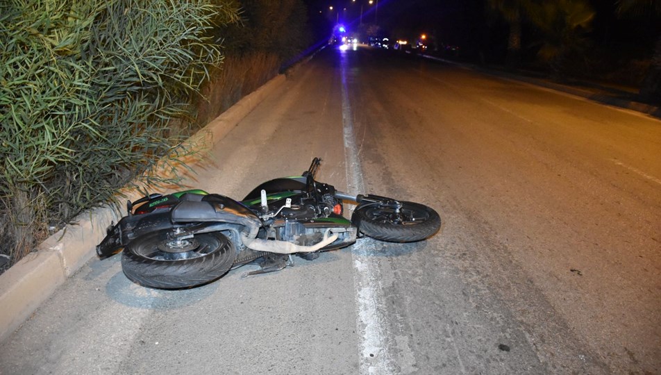Adana'da ağaca çarpan motosikletin sürücüsü öldü