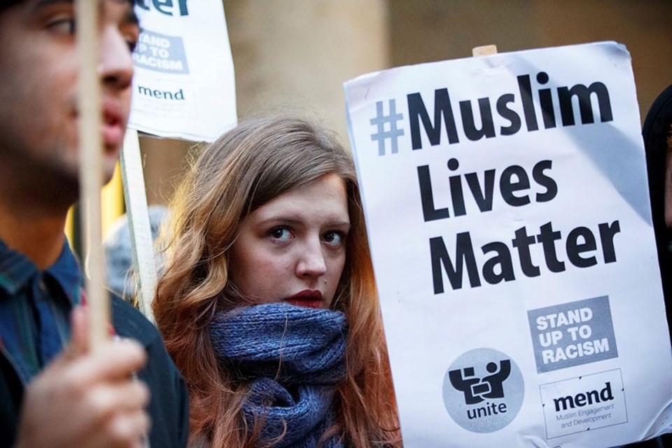 ABD'de öldürülen 3 Müslüman genç için BBC'nin önünde protesto - 2