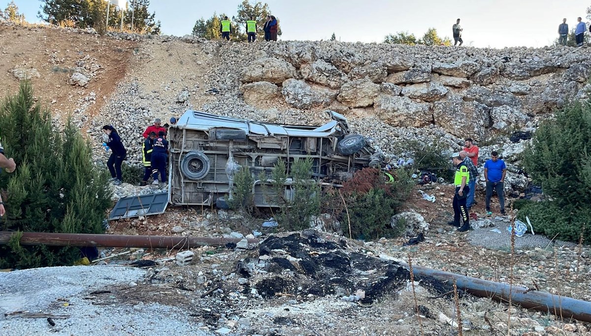 Mersin'de işçi servisi kaza yaptı: Beş ölü