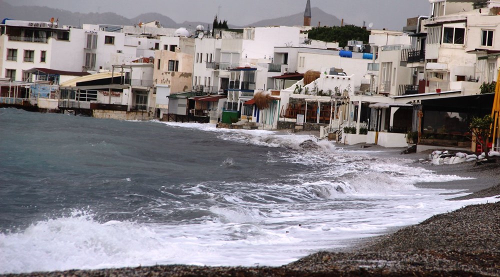 Bodrum'da fırtına milyonluk yatı batırdı - 10