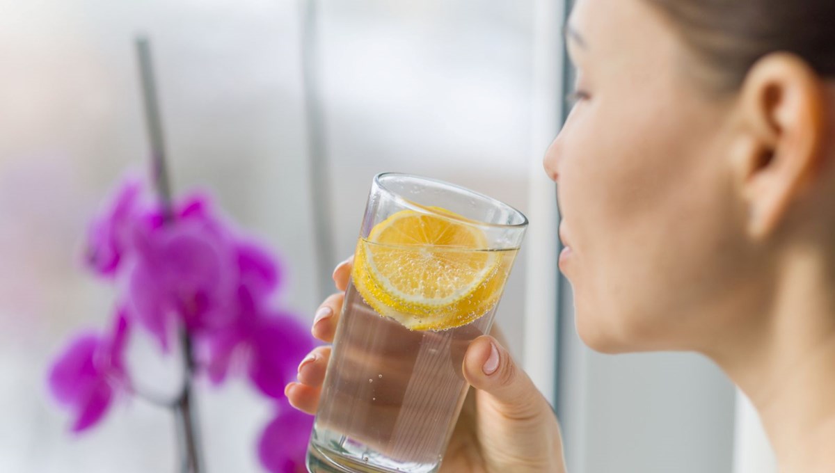 Limonlu suyu kimler içmemeli? Meğer zararı varmış Limonlu suyu kimler içmemeli? Meğer zararı varmış