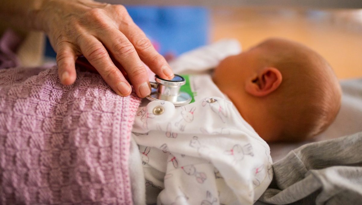 7 günlük bebek Covid-19 teşhisiyle hastaneye yatırıldı
