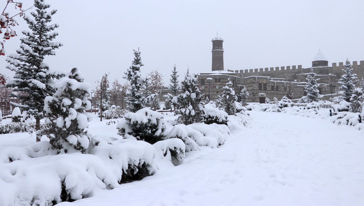 Erzurum ve Ardahan'da ulaşıma kar engeli Erzurum ve Ardahan'da ulaşıma kar engeli