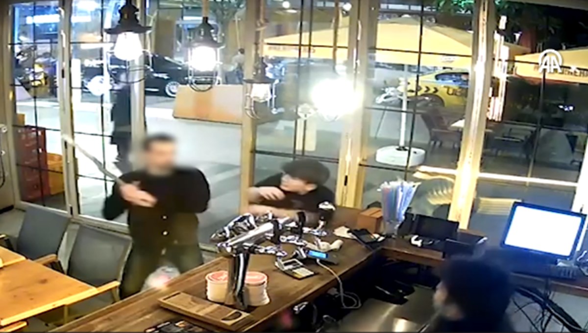 İstanbul'da restoranda sopalı dehşet! Tartıştığı kişinin iş yerini bastı İstanbul'da restoranda sopalı dehşet! Tartıştığı kişinin iş yerini bastı