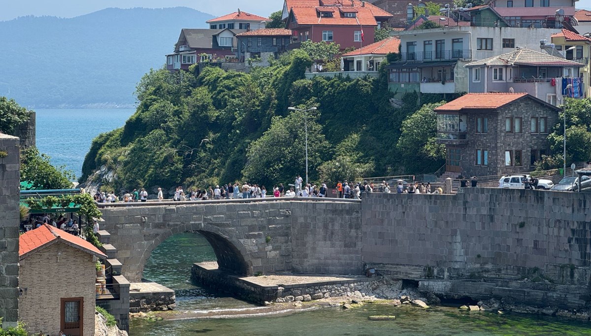Amasra bayram tatilinde nüfusunun 10 katı misafir ağırlıyor