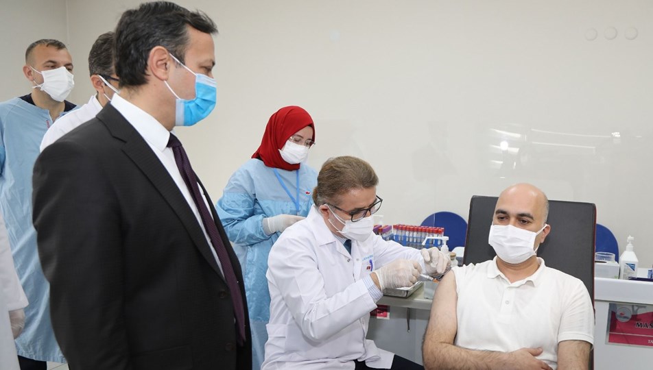 Yerli Covid-19 aşı adayının faz-2 çalışmalarında ikinci doz uygulanmaya başlandı